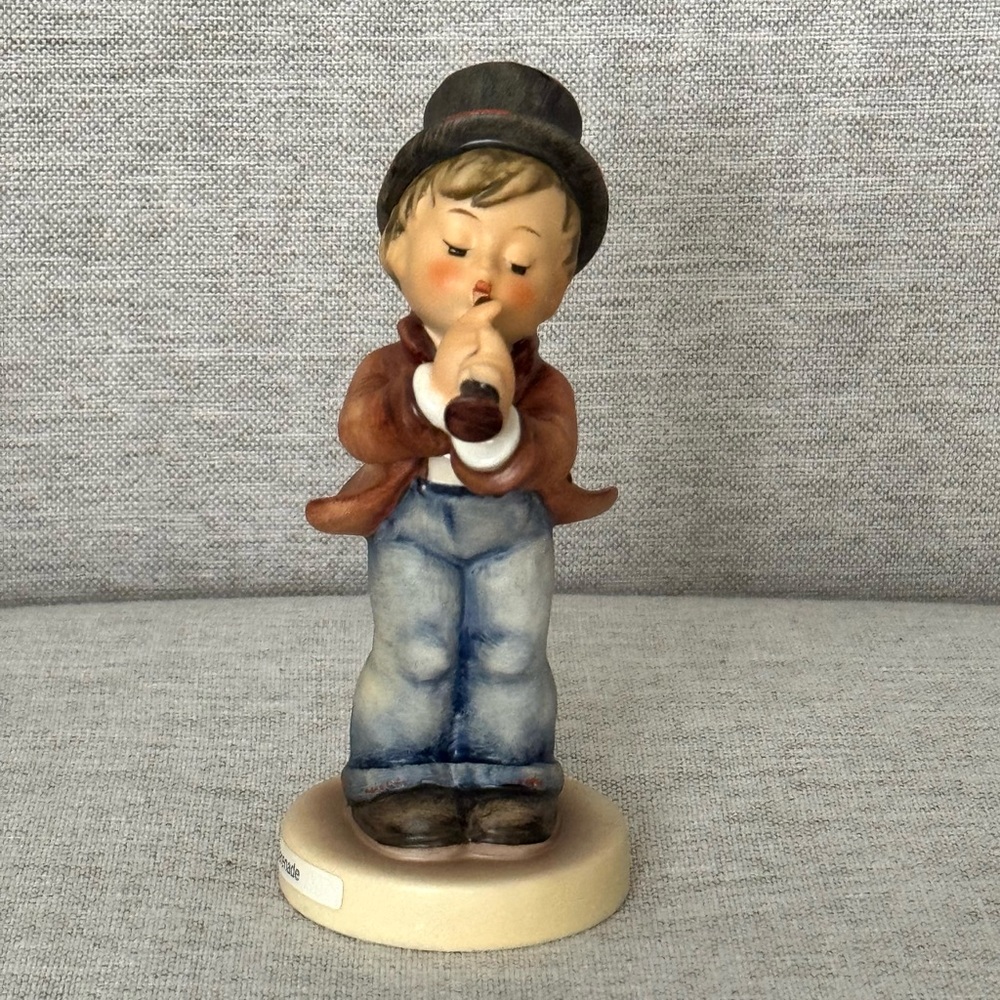 Serenade - Goebel M. I. Hummel Figurine #85 4/0 TMK 6